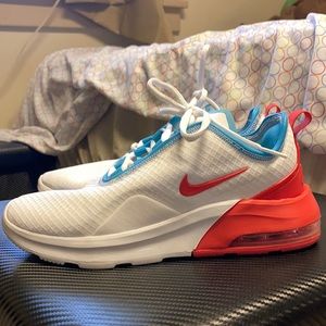 Never worn women Nike air sneakers